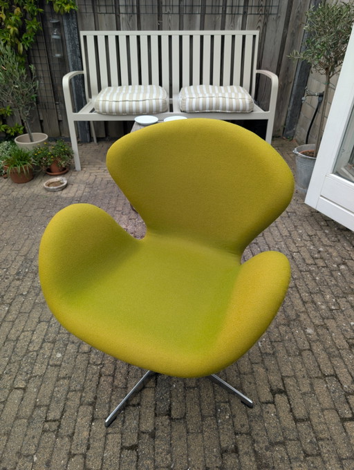 Poltrona vintage Swan in stile Arne Jacobsen – Verde – Base girevole in alluminio – fauteuils, Textile, Aluminium