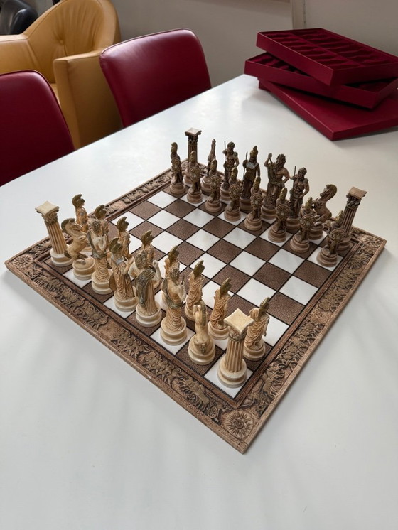 Image 1 of Jeu d'échecs en pierre naturelle, pièces grecques de haute qualité.