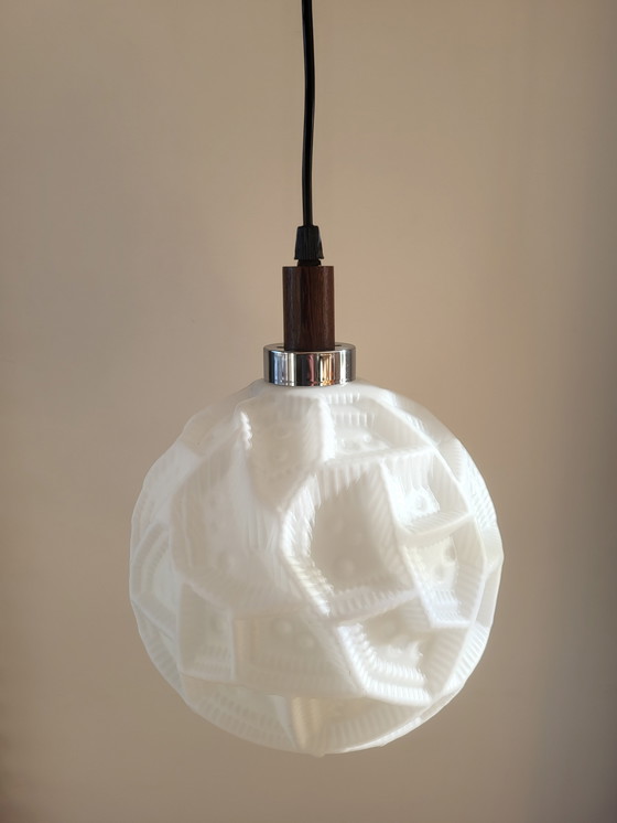 Image 1 of Lámpara colgante de vidrio opalino de Peill &amp; Putzler, presumiblemente