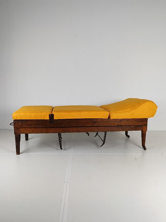 Image 1 of Cama de hospital militar inglesa antigua