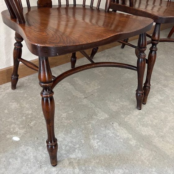 Image 1 of Een paar Windsor-fauteuils van iepenhout.