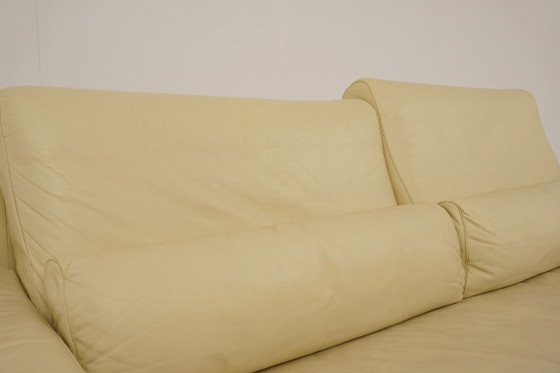 Image 1 of Set Rolf Benz composto da tavolino da caffè 6500, divano 1150 e 2 divani a tre posti in pelle beige.