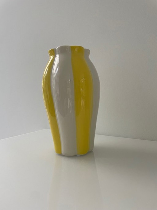 Playful ceramic vase with yellow and white pattern