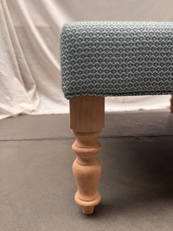 Image 1 of Vast gestoffeerde pouf