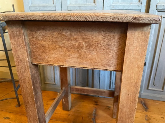 Image 1 of Mesa auxiliar con banco plegable y taburete en francés.