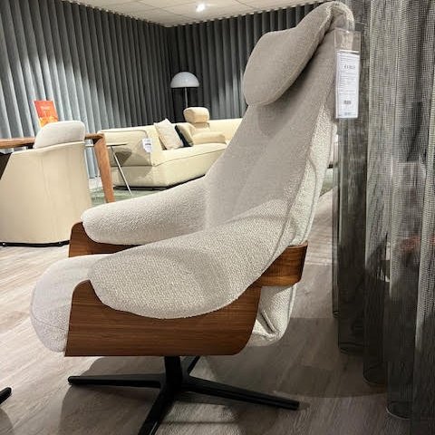 Image 1 of Sillón Leolux color crema con otomana