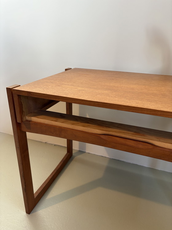 Image 1 of Cómoda mesita de noche H. Sigh & Son