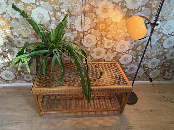 Image 1 of Vintage bamboe salontafel/ coffeetable  met glazen bovenblad