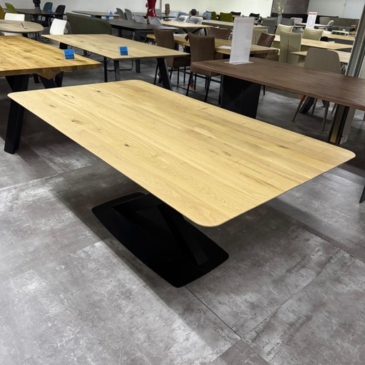 Table talk Oxxi – Bert Plantagie, eettafels