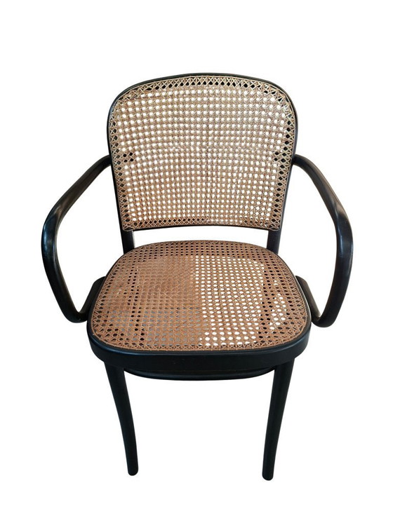 Image 1 of Splendida sedia ispirata all'iconico modello 811 di Josef Hoffmann, nota come Prague Chair.   Si tratta di una riproduzione di a