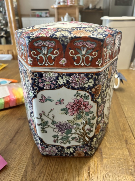 Image 1 of Beautiful set of hand-painted Chinese vase and voodoo pot/tea caddy