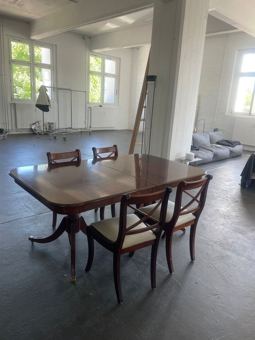 Mid Century-Esstisch mit vier Stühlen