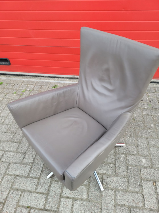 Image 1 of Nette leren Taupe kleurige Label van den Berg Foxx fauteuil