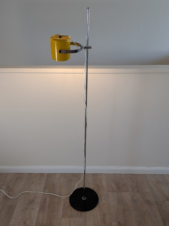 Image 1 of Stehlampe aus der Mitte des 20. Jahrhunderts, zugeschrieben J.J.M. Hoogervorst für Anvia, 1960er Jahre – Gelb