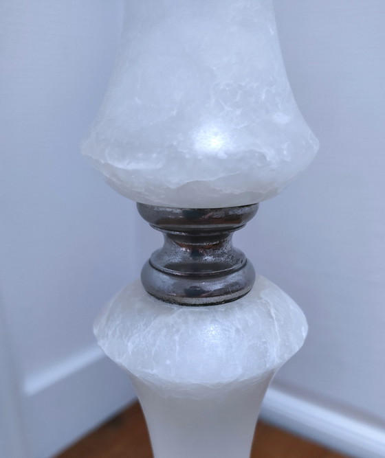 Image 1 of Alabaster-Stehleuchte und Metall-Radkappen 70er Jahre
