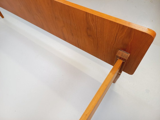 Image 1 of Lit double vintage style scandinave en teck des années 60 avec chevets suspendues et lampes intégrées