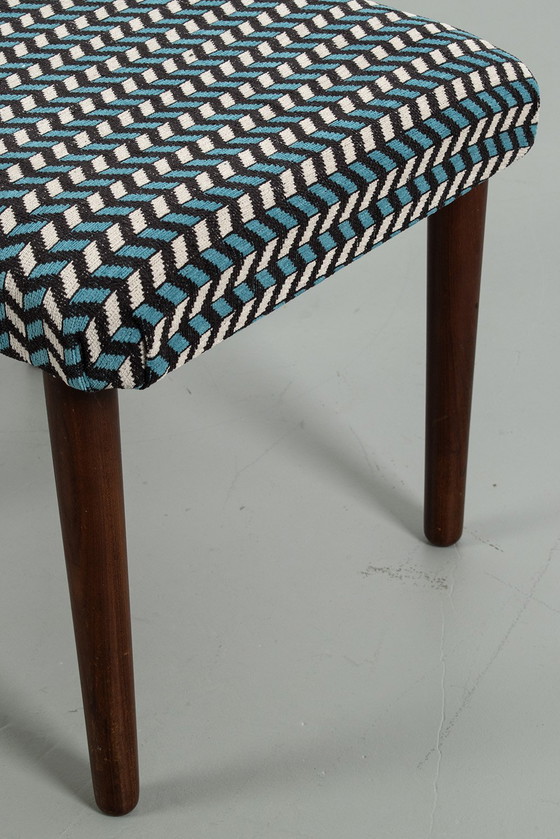 Image 1 of Tabouret rembourré avec un motif graphique