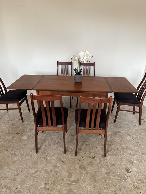 Image 1 of Table de salle à manger vintage en teck restaurée