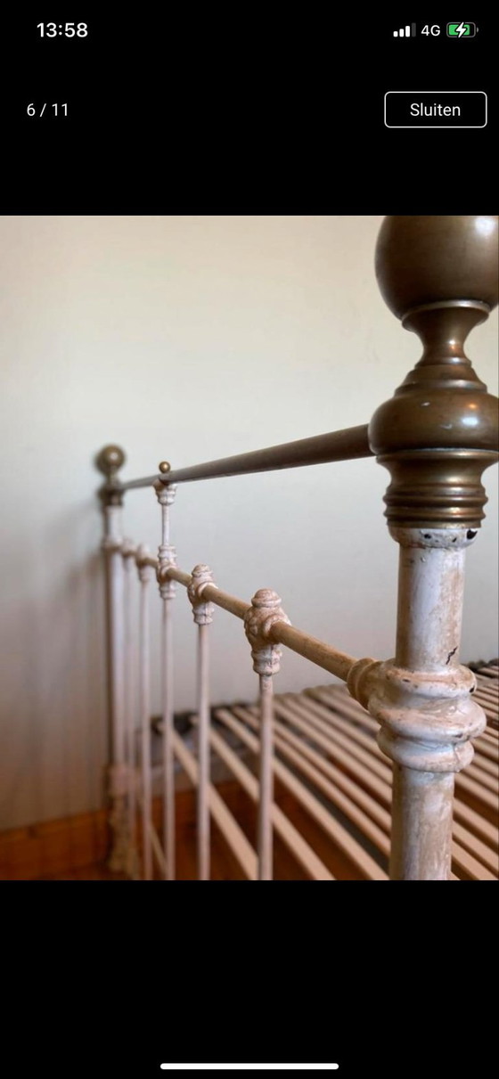 Image 1 of Letto antico in ghisa con rete a doghe