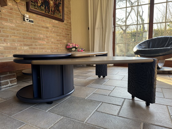 Image 1 of Table basse LeoLux des années 90 avec meuble à volet roulant ; plateaux couleur or sable et bleu foncé