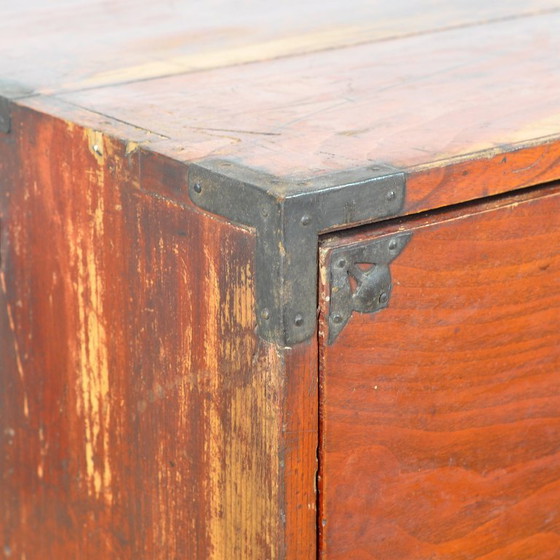Wooden chest of drawers with dark metal hardware, Brown, Aziatisch (photo 8 of 14)