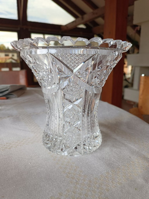 Vase en verre taillé anglais