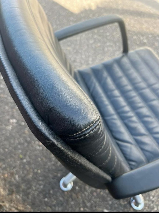 Image 1 of Eurosit Bürostuhl, schwarzes Leder, Metallgestell