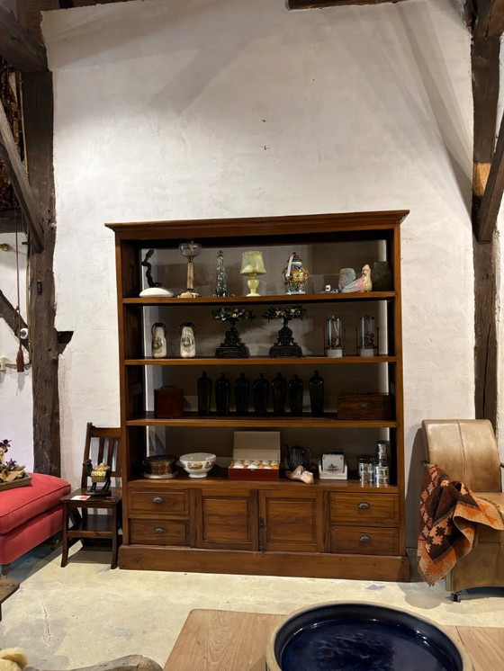 Image 1 of Kast te gebruiken tussen 2 ruimtes ! De kast heeft aan beide zijden plinten, kap, en panelen zoals aan de voorzijde 