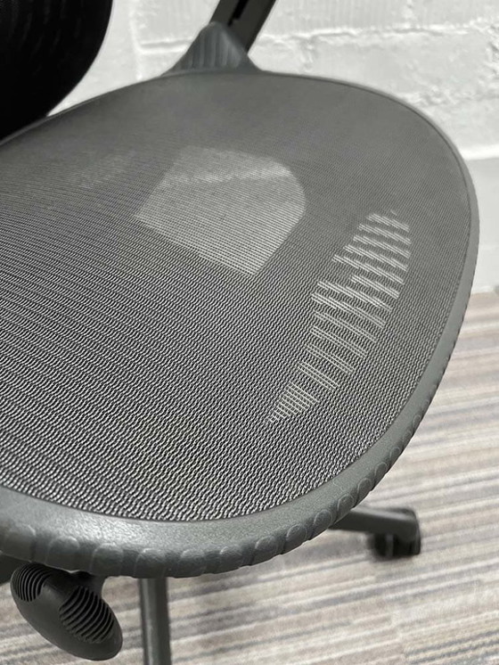 Image 1 of Herman Miller Mirra 2 Butterfly Bureaustoel