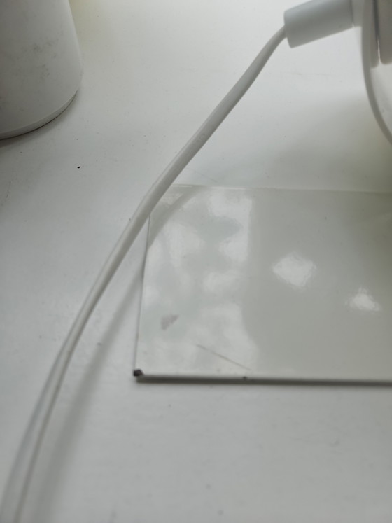 Image 1 of Lampe de table massive à boucle