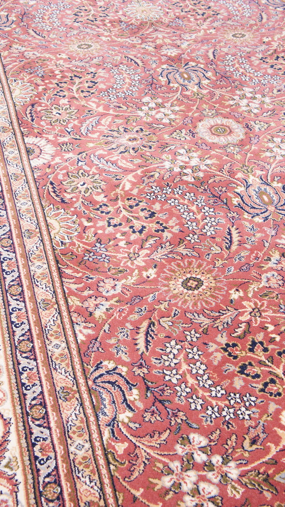 Image 1 of Groot roze/ rood wollen oosters vloerkleed 345x250cm