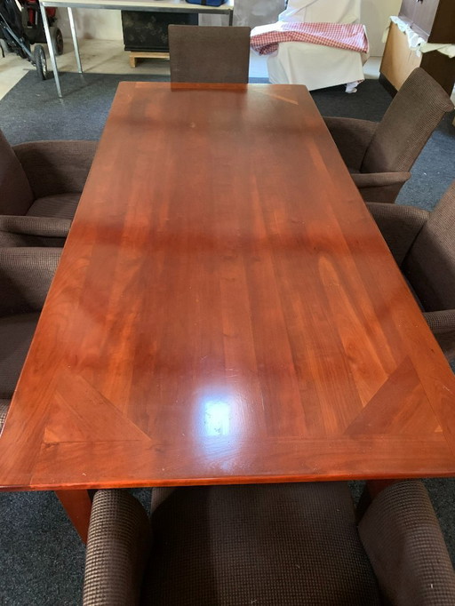 Dining table set.