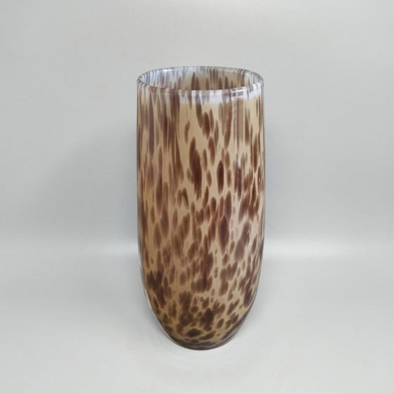 Image 1 of https://madinteriorart.com/collections/vases/products/1970s-luxury-handcrafted-vase-in-murano-glass-by-maestro-del-vetro-made-in