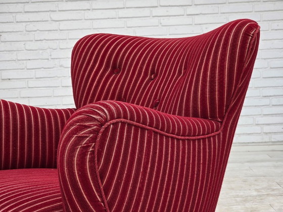 Image 1 of Deense fauteuil uit de jaren 60, bekleed met rood gestreepte meubelwol, poten van eikenhout.