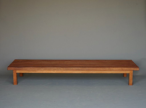 Grote teakhouten lage bank of salontafel uit het midden van de vorige eeuw, jaren 60.