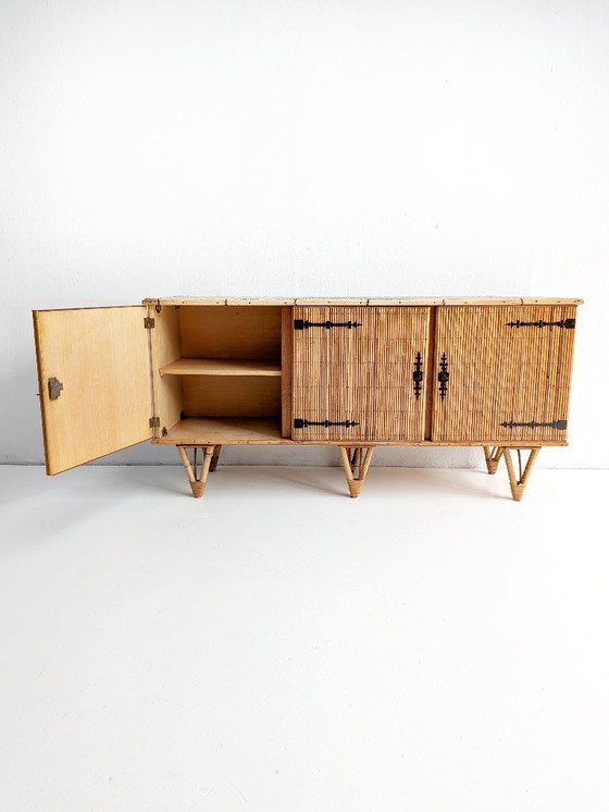 Image 1 of Frans rotan dressoir uit de jaren 60