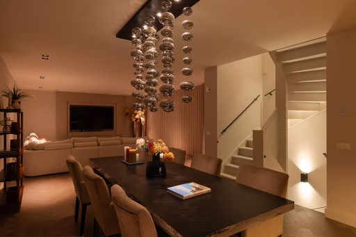 Moderne Deckenleuchte mit Glaskugeln