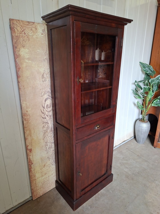 Image 1 of Donker teakhouten vitrinekast, servieskast, buffetkast  afm. 70x40cm en 185cm hoog.
