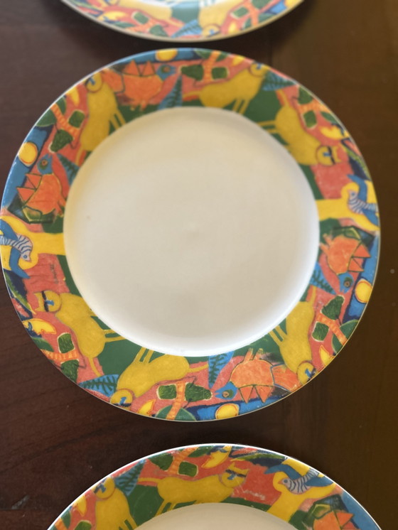 Image 1 of Corneille plates 4 large and 6 small l'ete commençant