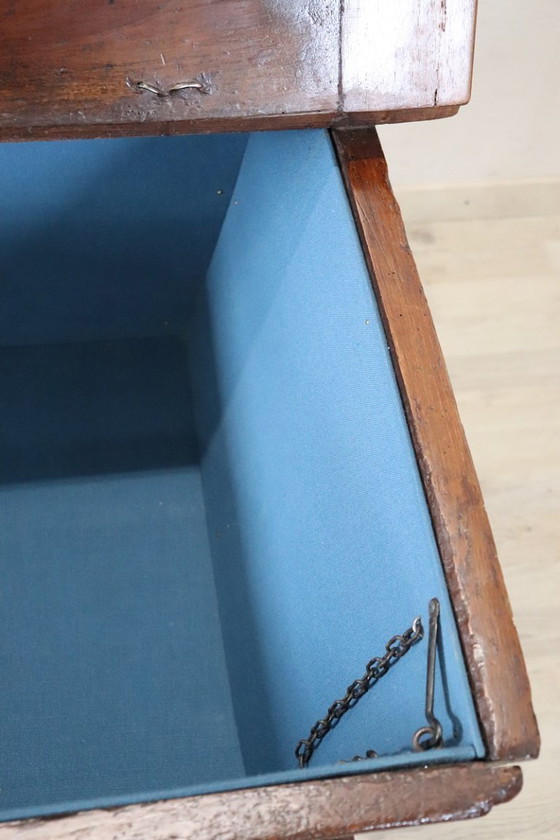 Image 1 of Armario antiguo de nogal macizo, Italia S. XIX