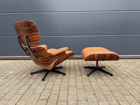 Image 1 of Poltrona lounge Vitra Eames XL + poggiapiedi, in pregiata pelle nera e palissandro Santos. NUOVA!!
