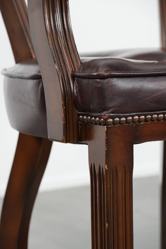 Image 1 of 2 sillas de comedor/sillas auxiliares Chesterfield de piel de vaca marrón oscuro