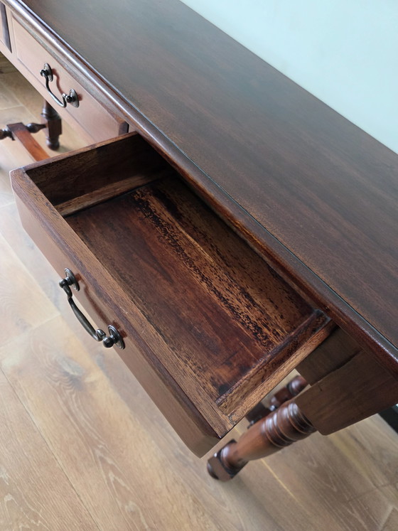 Image 1 of Engelse mahonie sidetable met 3 laden