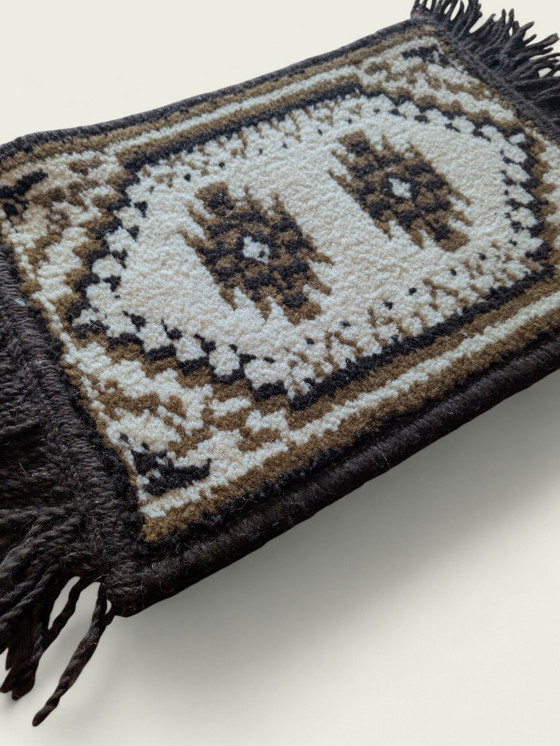 Image 1 of Zeldzame vintage tafelloper in oosterse/etnische stijl – 24 × 40 cm – Bruin & Beige – Zeer goede staat