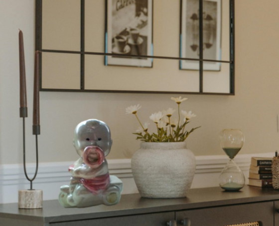 Image 1 of Lüsterware-Figur aus der Mitte des 20. Jahrhunderts – Baby auf Dreirad – Davis & Freeman (Japan/USA)