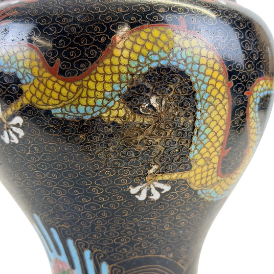 Coppia Grandi Vasi Cloisonné Cinesi – Stile Qing – Decorazione Drago Arcaico – Metal (photo 11 of 11)