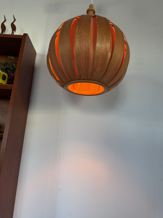 Image 1 of Lampada a sospensione vintage in legno a doghe anni '60