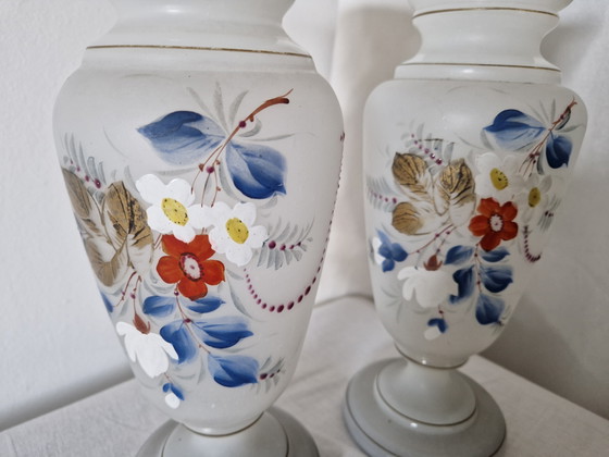 Image 1 of Paire de vases anciens - Verre satiné de Bohême / Style Bristol (vers 1900) - Couple peint à la main (pendentif)
