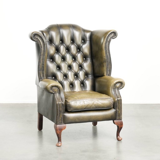 Karaktervolle groene rundleren chesterfield oorfauteuil in Engelse stijl – Leather