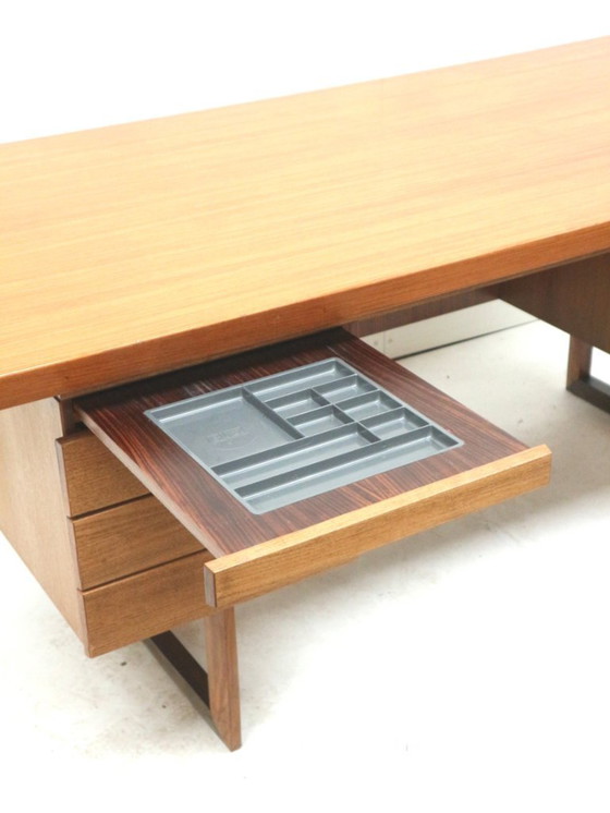 Image 1 of Ampia scrivania direzionale dal design vintage realizzata negli anni '70